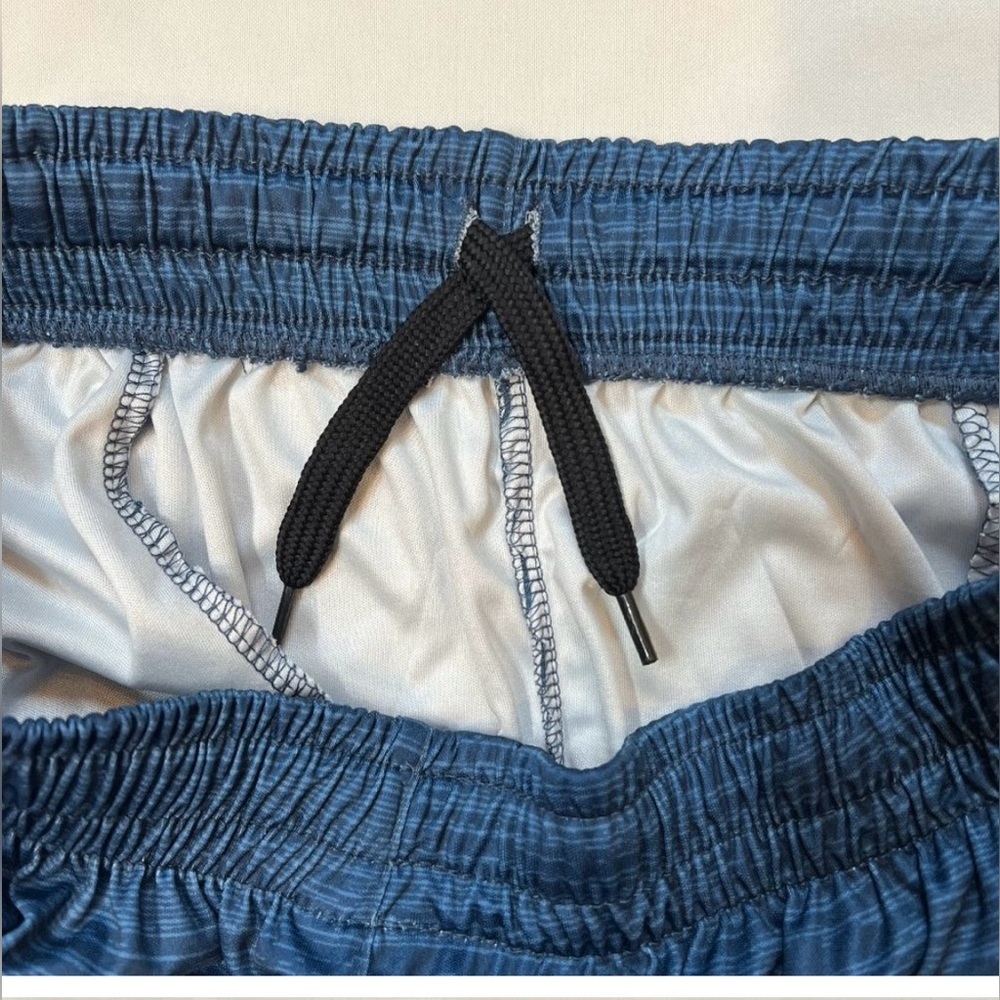3/$15.00 🆕Spalding Boys Basketball Shorts NWT Sz XL Royal Blue
Drawstring Waist. - Picture 4 of 7